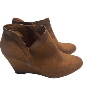 CL by Chinese Laundry Women's Volcano Ankle Bootie Size 9